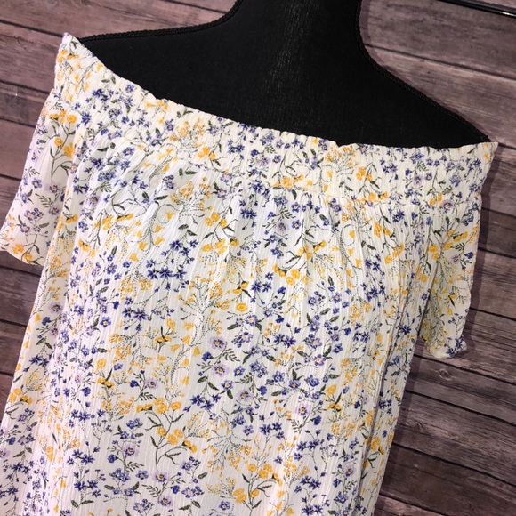 Old Navy Tops - Old Navy floral top